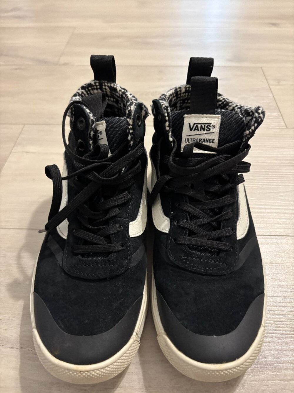 Vans UltraRange Hi/Mid in Black